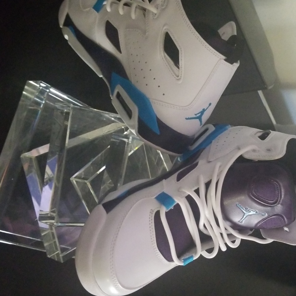 Womens or childrens size 6.5Y Jordan